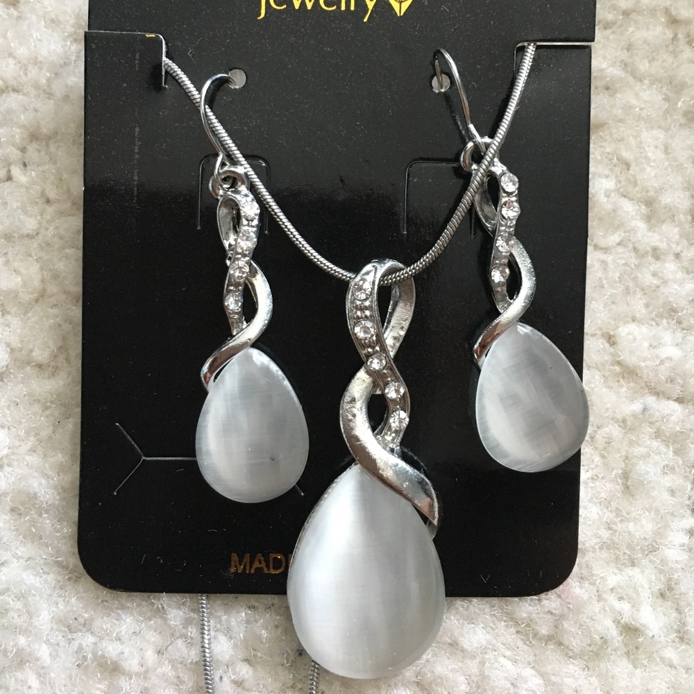 Teardrop Earring and Necklace Set
